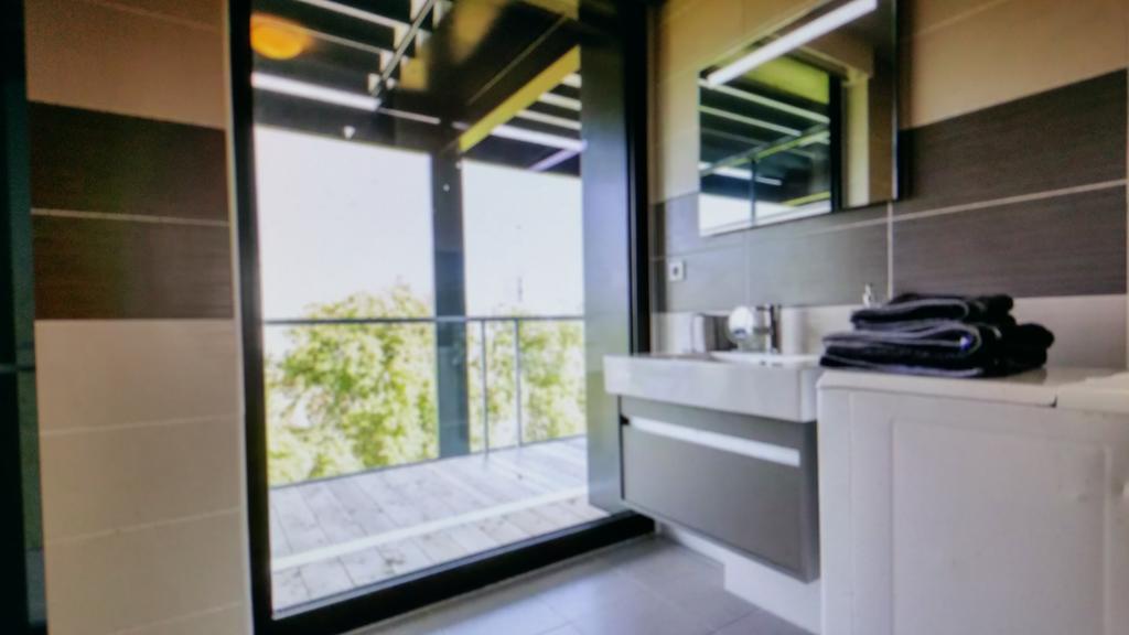 Studio Avec Terrace Au Doc Strasbourg Extérieur photo